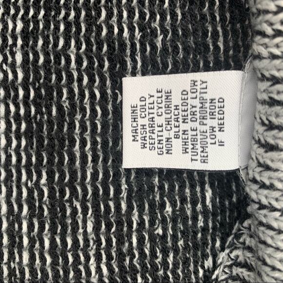 Monroe & Main knit sweater top size medium gray and white owl graphic - Picture 9 of 9